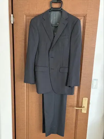 다크 그레이 비즈니스 정장