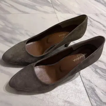 비아지오 블루 미사용 새상품 컨디션 최상 펌프스 7cm 힐