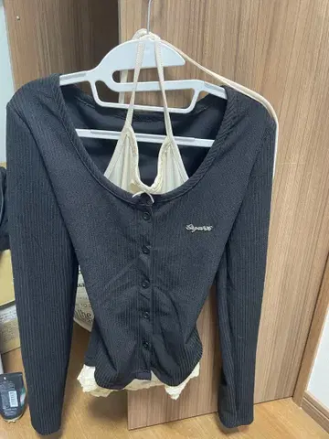 리브 블랙 긴팔 상의