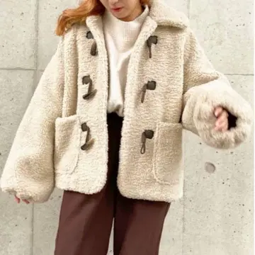 크림색 보아 더플 코트 카라 부착