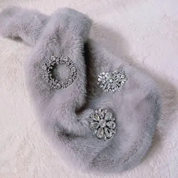 UNITED ARROWS 그레이 퍼 핸드백 브로치 포함