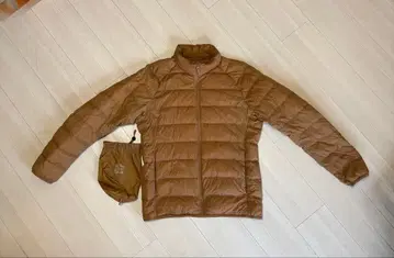 UNIQLO 울트라 라이트 다운 M 브라운 수납 봉투 포함
