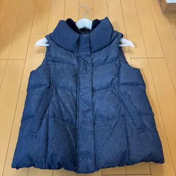 퍼 달린 다운 베스트 다크 블루