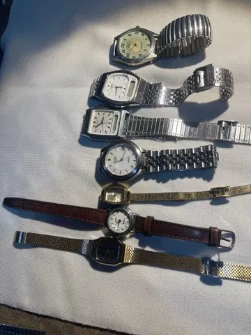 남성용과 여성용 손목시계 세트