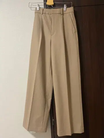 이번 시즌 최신 유니클로 턱 와이드 팬츠 베이지 S