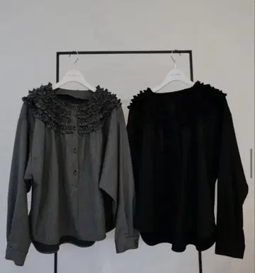 로지몬스터 미니 프릴 블라우스 블랙