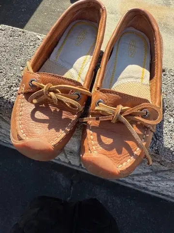 KEEN 브라운 로퍼