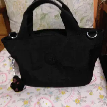 블랙 토트백 로고 포함