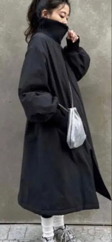 차오패닉 티피/스탠드 카라 볼륨 슬리브 코트 블랙