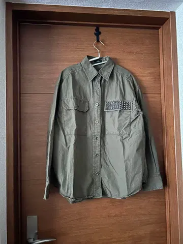 NINE 스터드 밀리터리 셔츠 카키 브라운