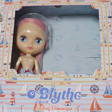 네오 브라이스 세일링 도미니크 본체, 스탠드