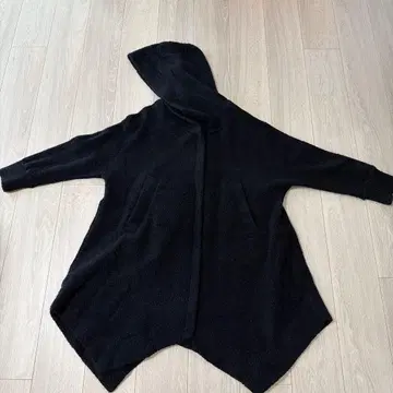 LIMI feu 후드 부착 블랙 비대칭 코트