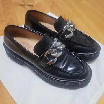 저널 스탠다드 레사쥬 구매 ARTESANOS 통굽 체인 로퍼