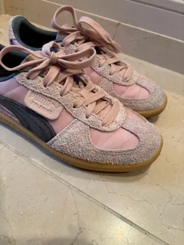 모모치하루 PUMA 스웨이드 스니커즈 핑크/그레이 23.5cm