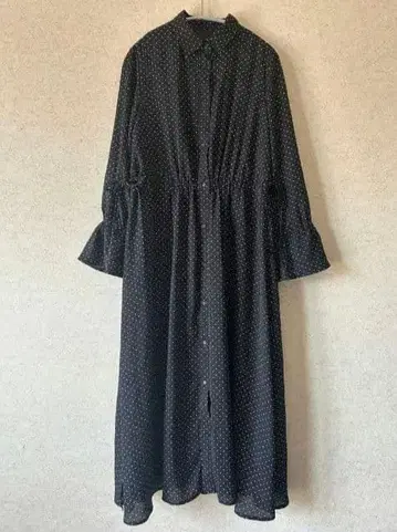 미라 오웬 도트 롱 원피스 블랙