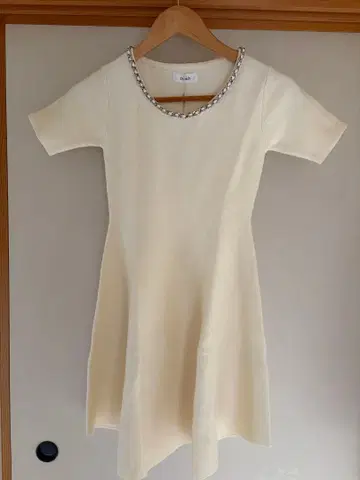 [ 새상품 ] 아이보리 반팔 미니 원피스 Free-L