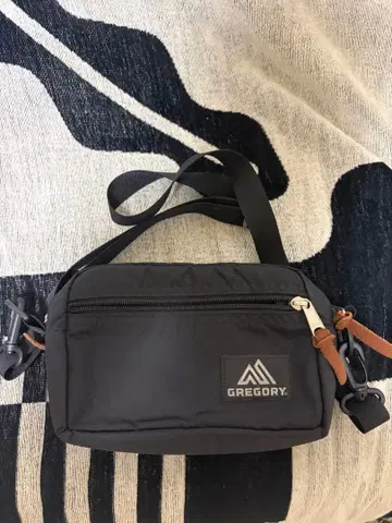 GREGORY 블랙 숄더백