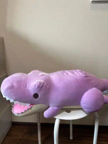 보라색 공룡 봉제 인형