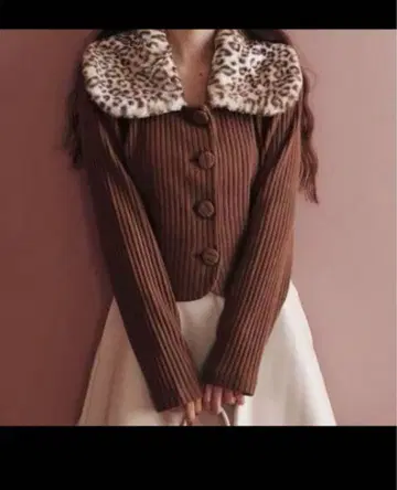 트리트유어셀프 레오파드 니트 새상품급