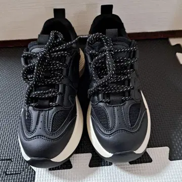 블랙 스니커즈 사이즈 6