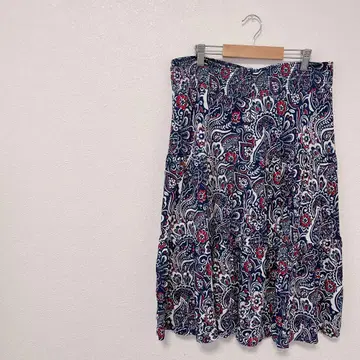 플레어 스커트 네이비 꽃무늬 무릎 기장 스커트 올 패턴