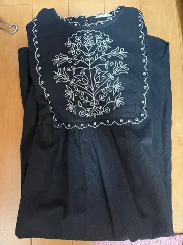 배색 자수 원피스