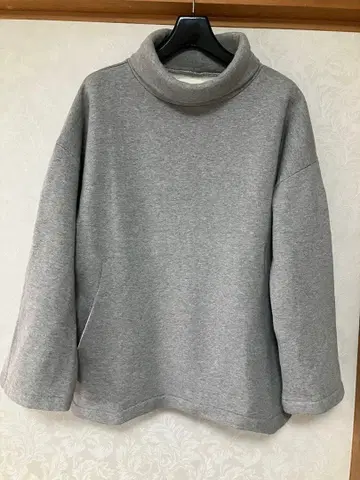 네온 그레이 터틀넥 트레이닝복