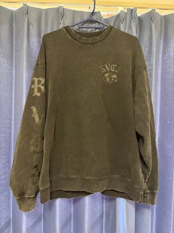 RVCA 블랙, 네이비 컬러 맨투맨