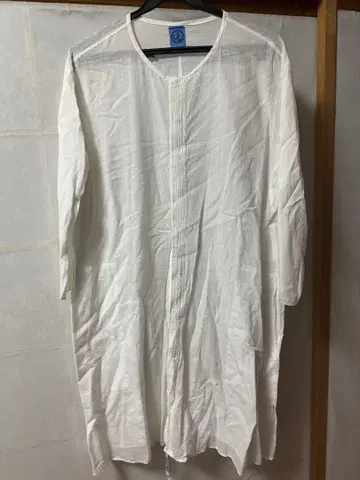 화이트 코튼 V넥 셔츠