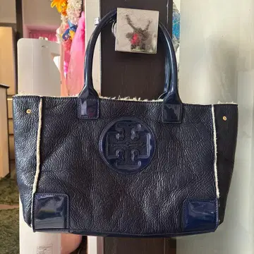 네이비 가죽 토트백 로고