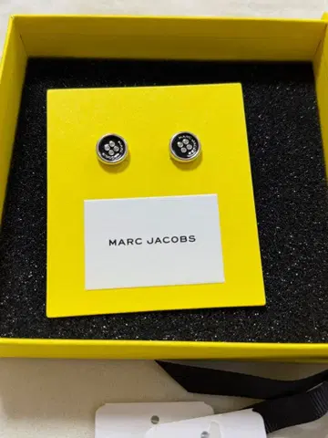 미사용 새상품급 마크제이콥스 귀걸이 버튼 실버