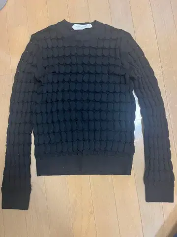 NAMACHEKO 블랙 크루넥 스웨터