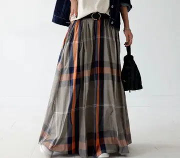 [ 새상품급 ] 안티카 체크 무늬 플레어 스커트 카키