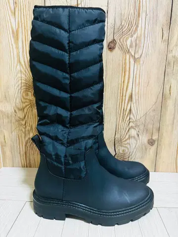 블랙 롱 부츠 퀼팅 디자인