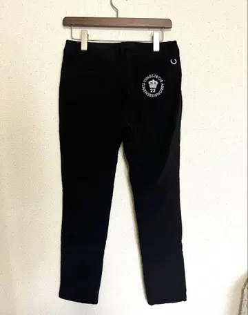 23구 스포츠 미사용 새상품 충전솜 로고 자수 슬림핏 팬츠 블랙