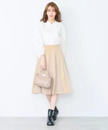 체크 무늬 플레어 스커트 베이지