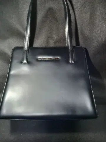 캐서린 핸넷 블랙 가죽 핸드백