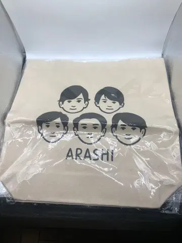 폭풍을 여행하는 전시회 토트백