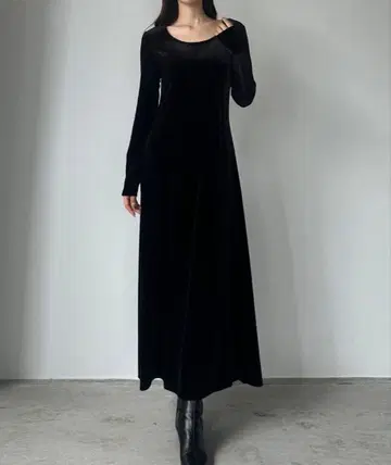 벨로아 세미 플레어 원피스 블랙 Louere 원피스 벨로아