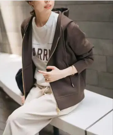 [ Spick & Span ] 스트레치 지퍼 후드티 브라운 미사용 새상품