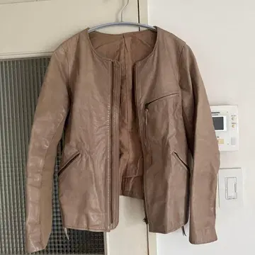 베이지 가죽 자켓