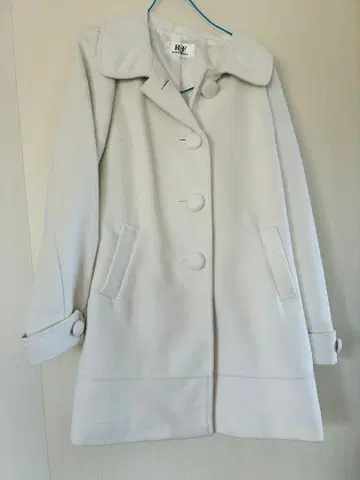R.F 미사용 새상품 화이트 코트