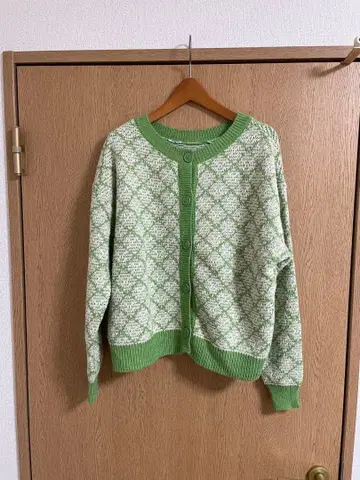 그린과 화이트 니트 가디건