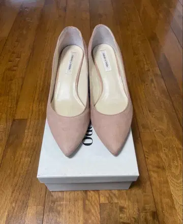 오데트 에 오딜 펌프스