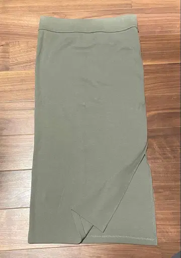 두지엠 클라세 리브 타이트 스커트 카키