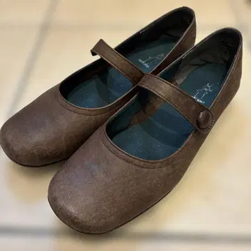 브라운 마리 제인 플랫슈즈