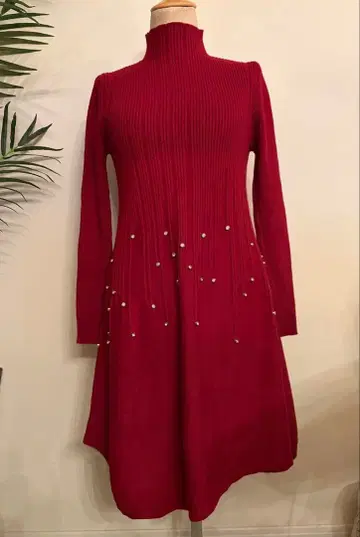 새상품 펄 장식 레어 S 사이즈 와인 레드 비대칭 니트 원피스