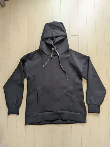 엠마 테일러 다크 그레이 후드 부착 후드티