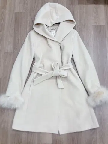 Debut de Fiore 코트