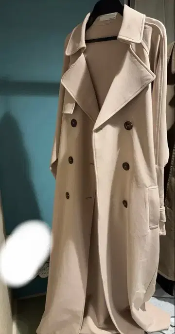 베이지 트렌치코트 더블 버튼